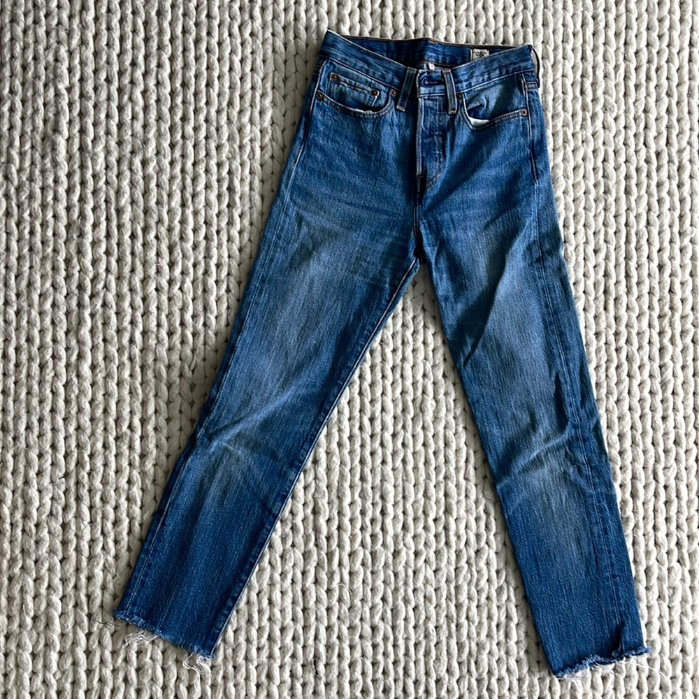 Levi’s raw hem skinny straight jean: size 24